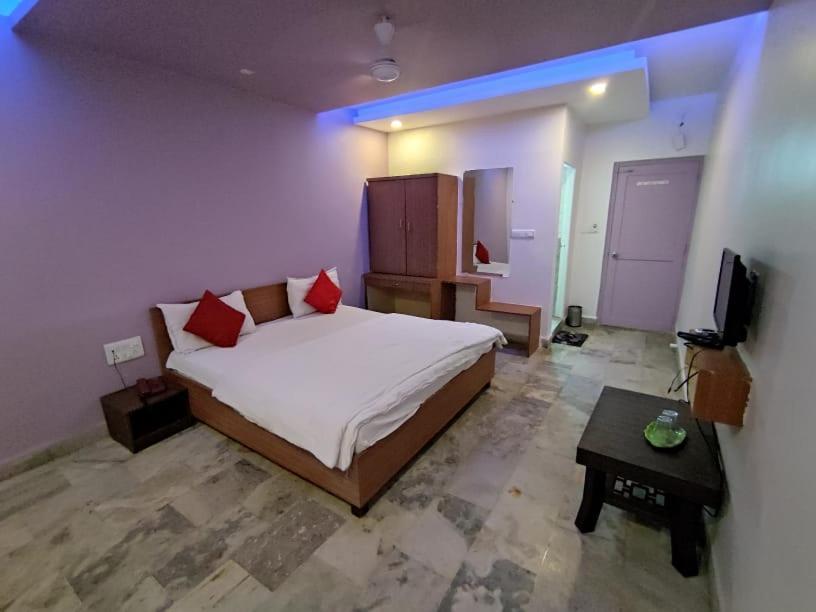 Hotel Krishna Pardi Экстерьер фото