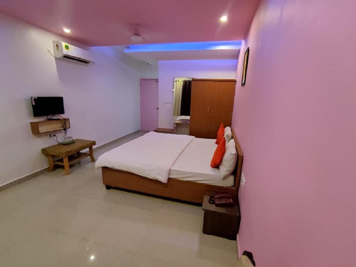 Hotel Krishna Pardi Экстерьер фото