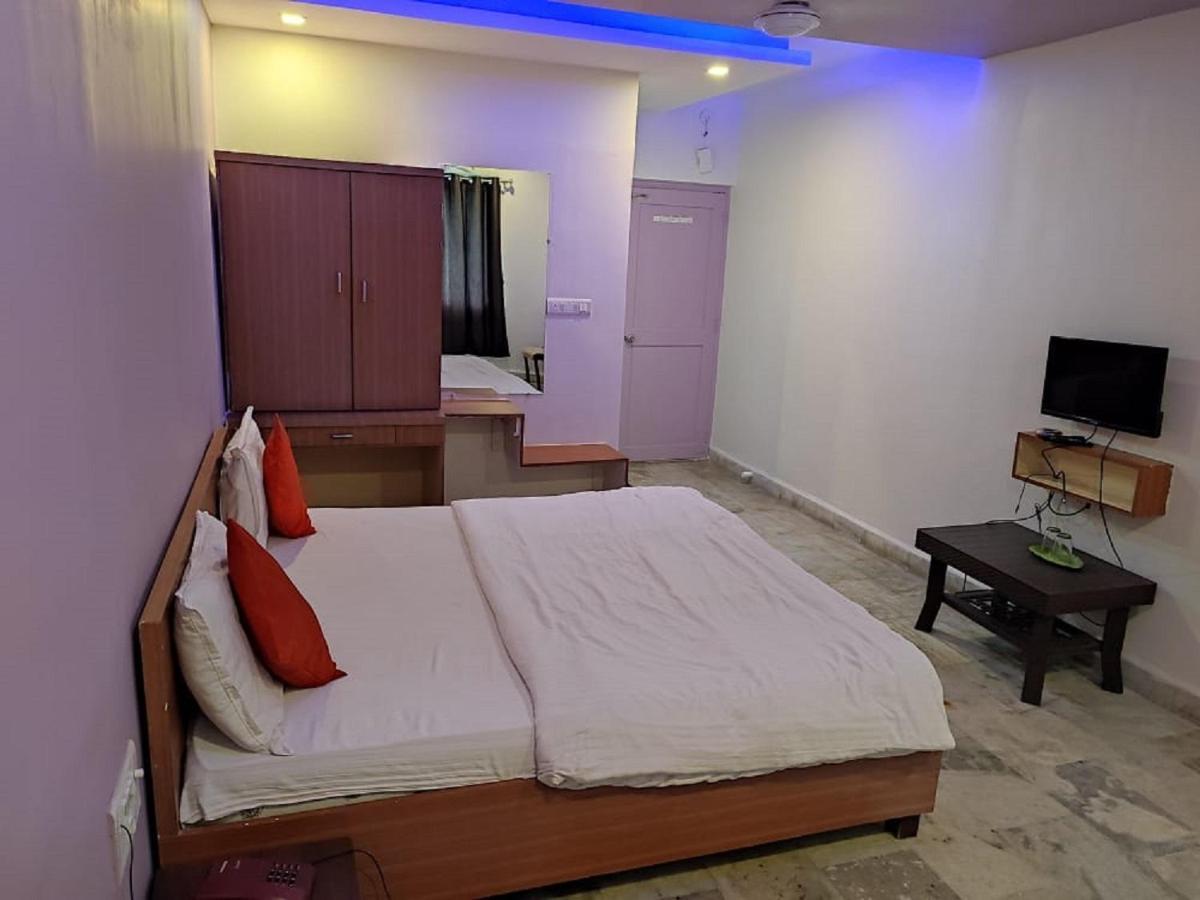 Hotel Krishna Pardi Экстерьер фото
