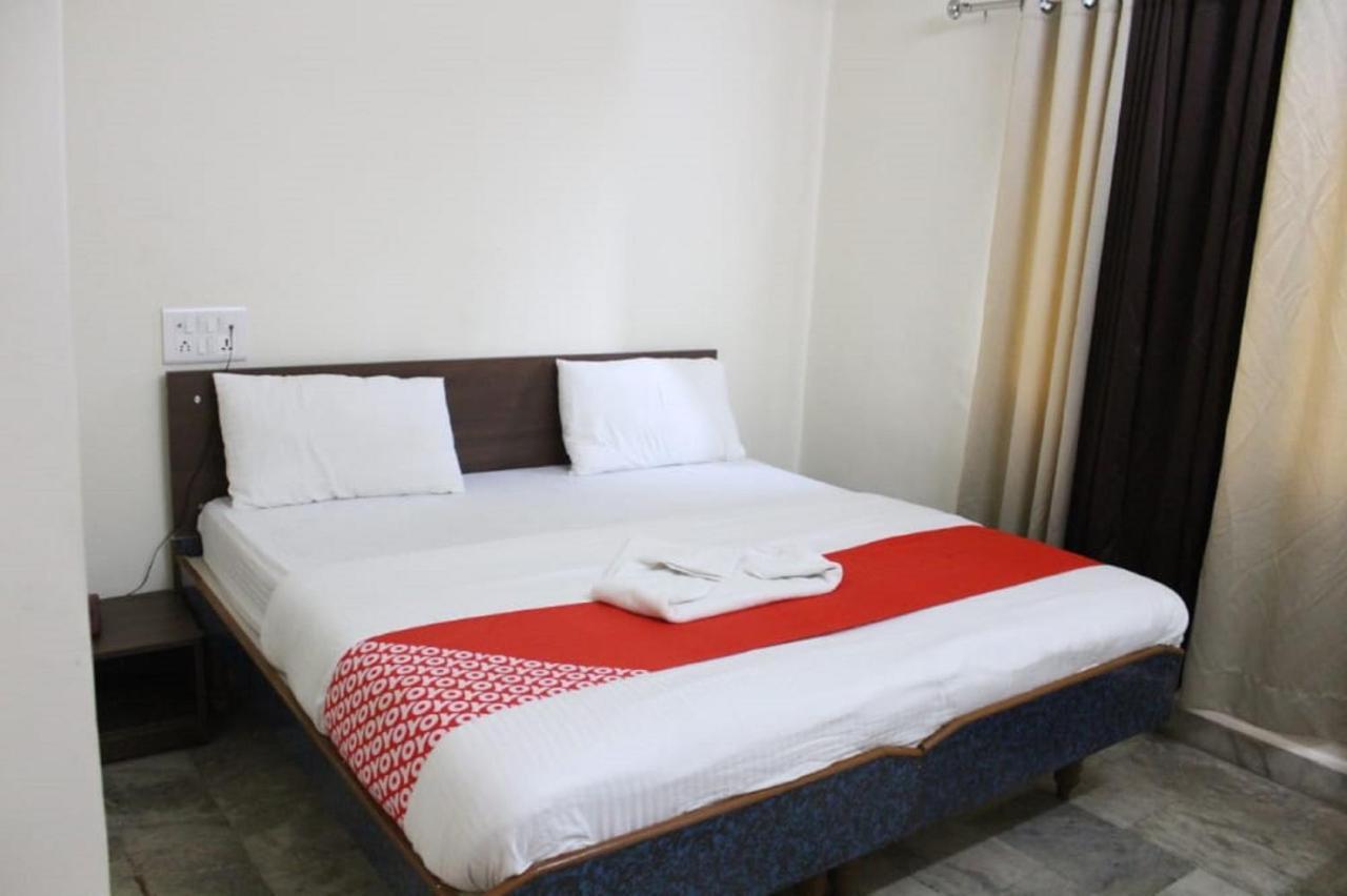 Hotel Krishna Pardi Экстерьер фото