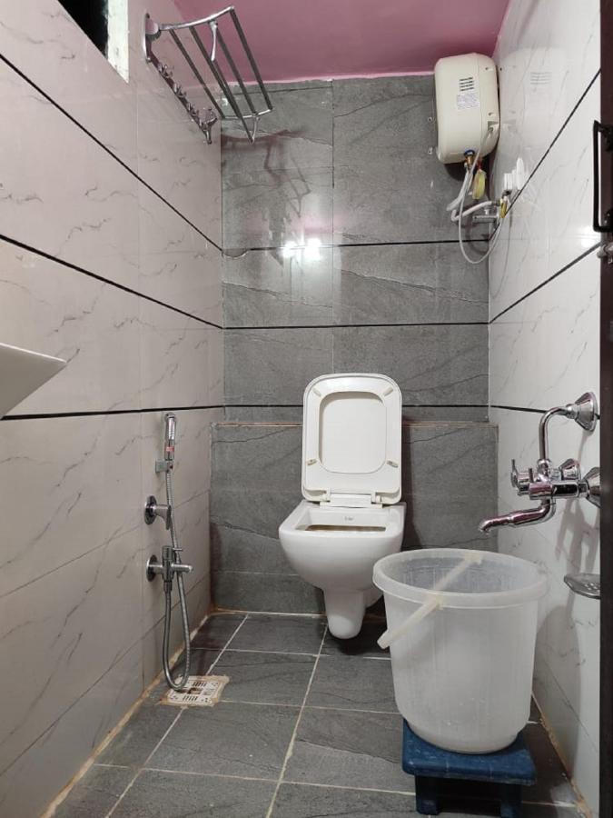 Hotel Krishna Pardi Экстерьер фото