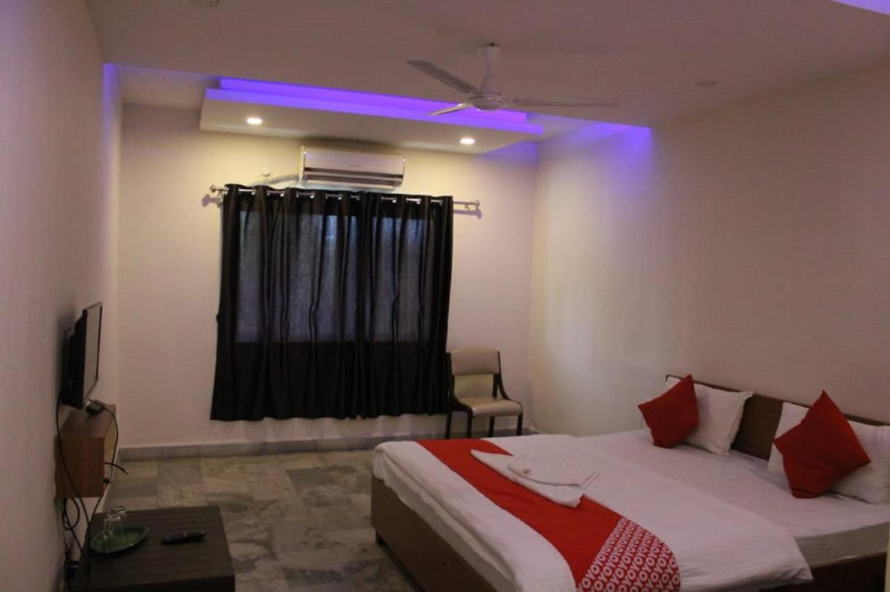 Hotel Krishna Pardi Экстерьер фото