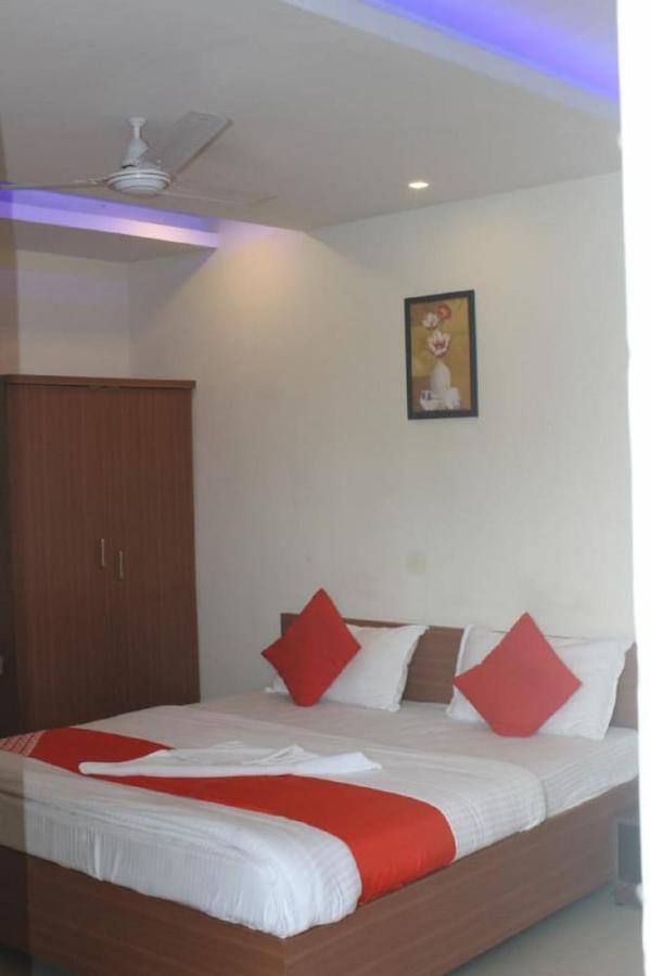 Hotel Krishna Pardi Экстерьер фото