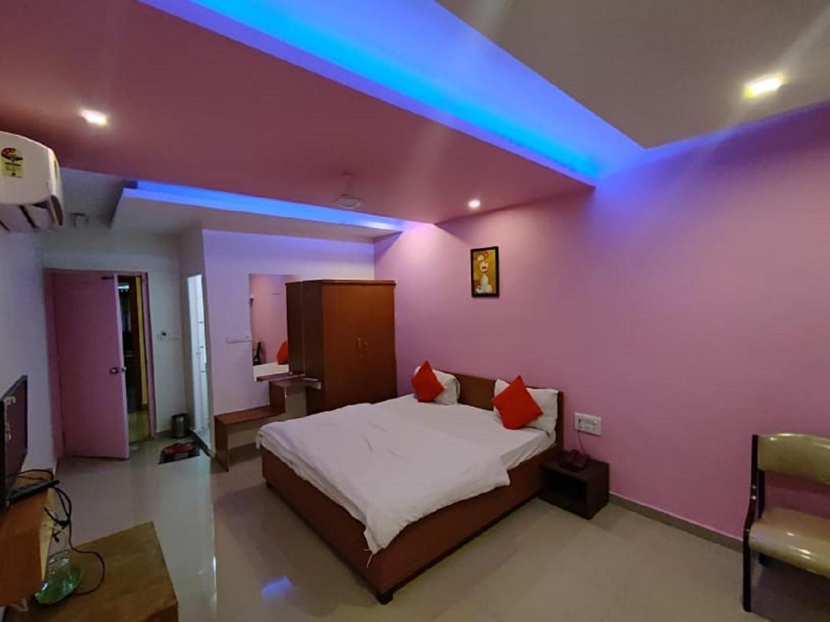 Hotel Krishna Pardi Экстерьер фото